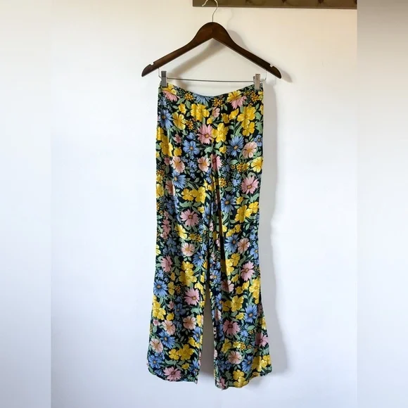 Miss Selfridge Floral Pants - Picture 5 of 13